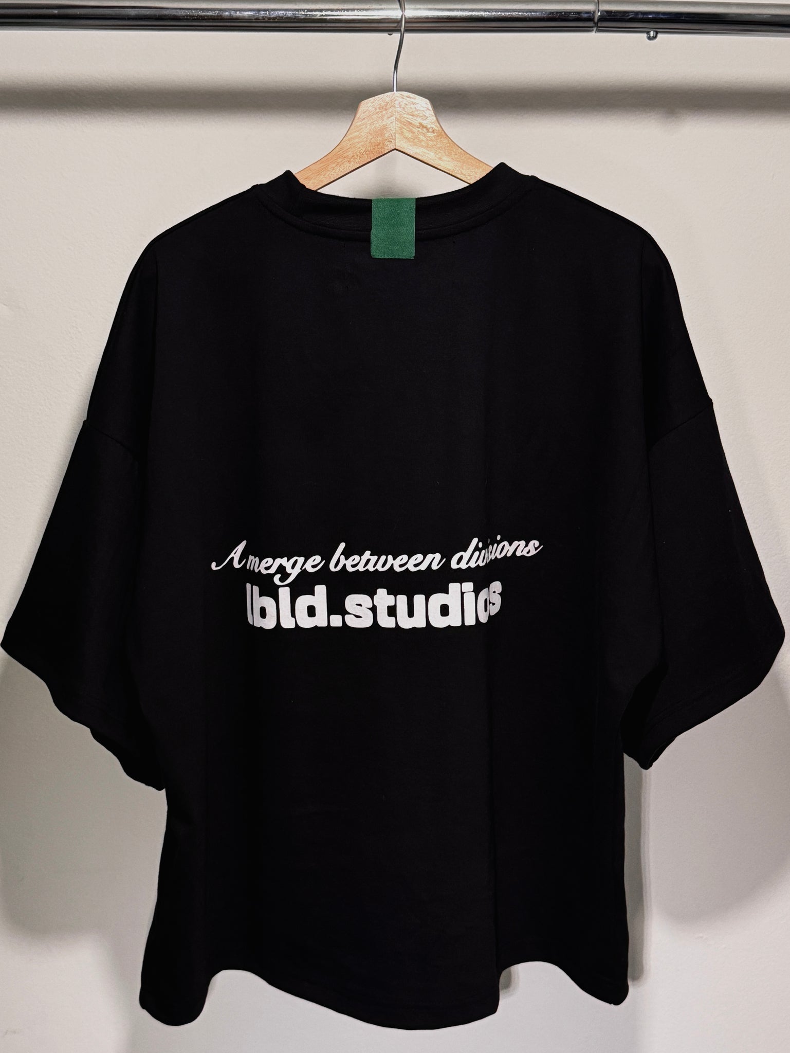 Cube fit Eroded Logo T-shirt - Black